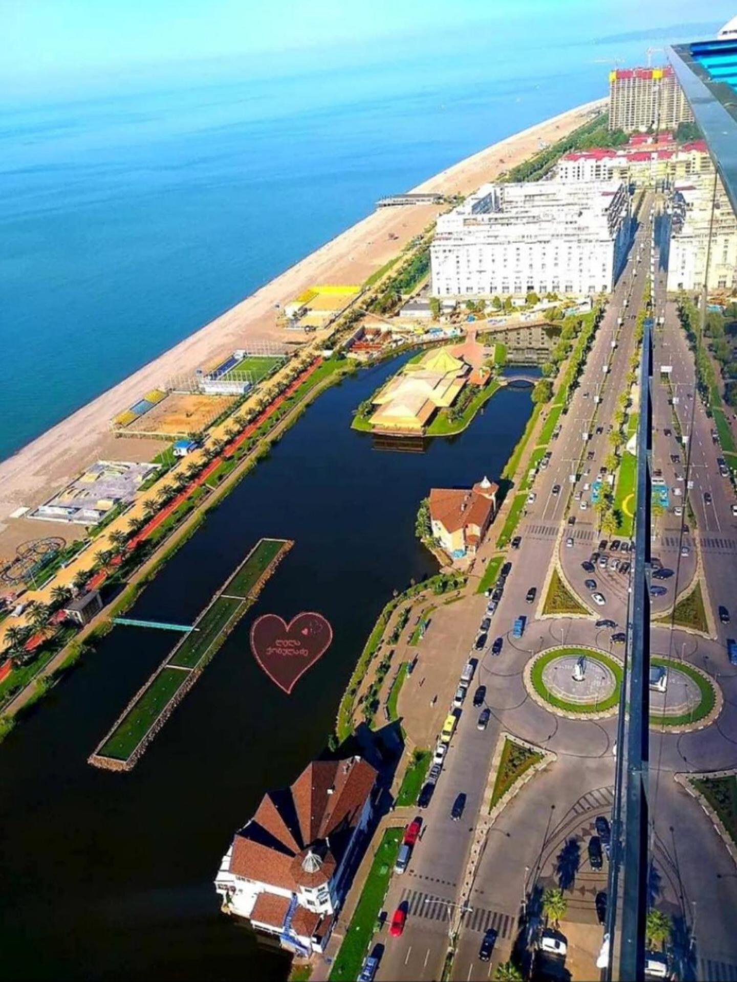 Delux Sea View Aparthotel In Orbi City Batumi Ngoại thất bức ảnh