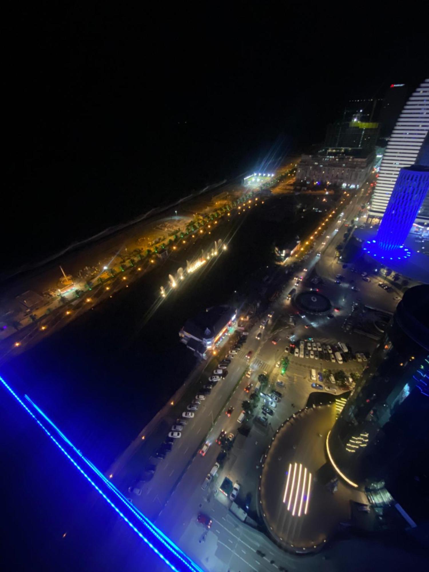 Delux Sea View Aparthotel In Orbi City Batumi Ngoại thất bức ảnh