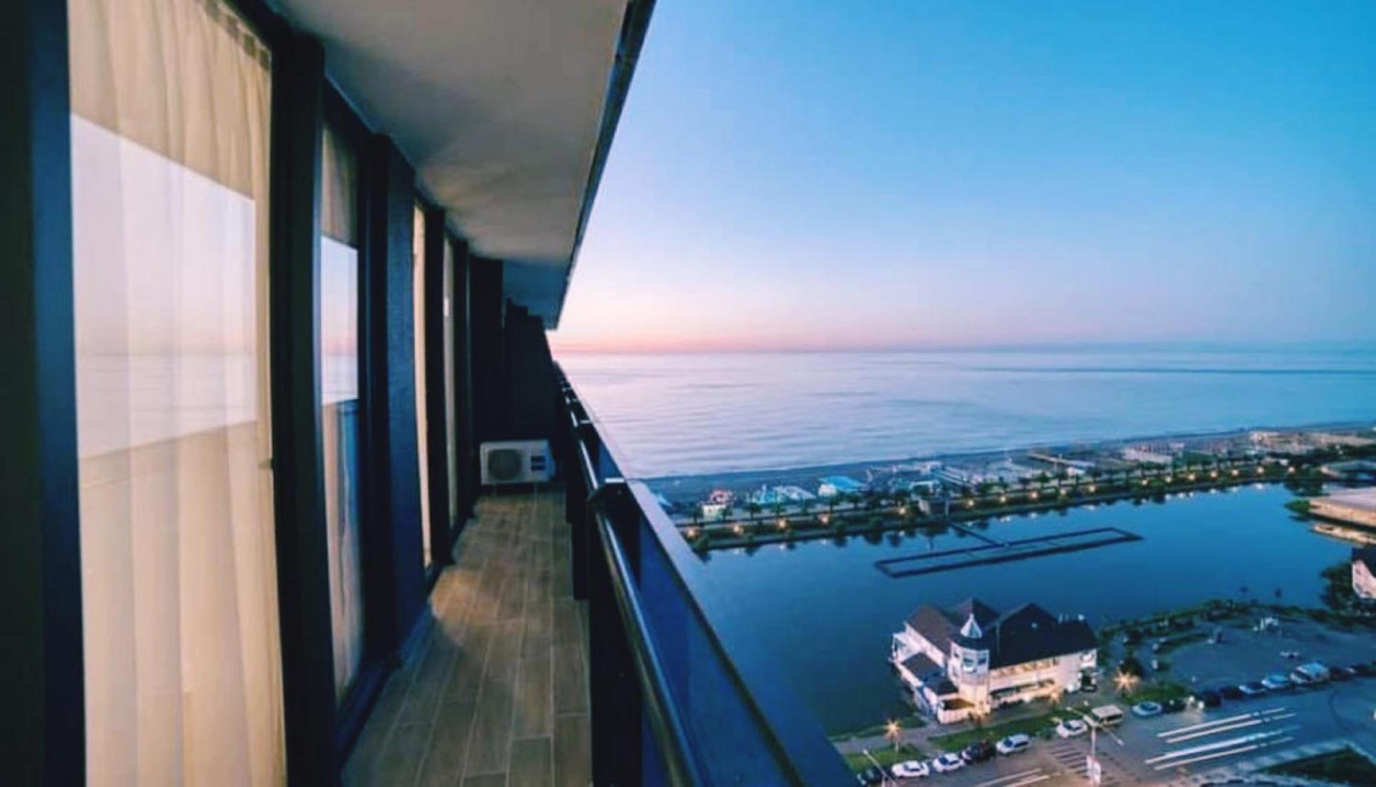 Delux Sea View Aparthotel In Orbi City Batumi Ngoại thất bức ảnh
