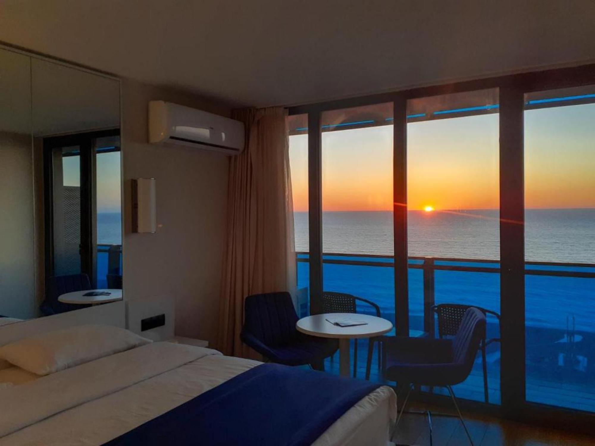 Delux Sea View Aparthotel In Orbi City Batumi Ngoại thất bức ảnh