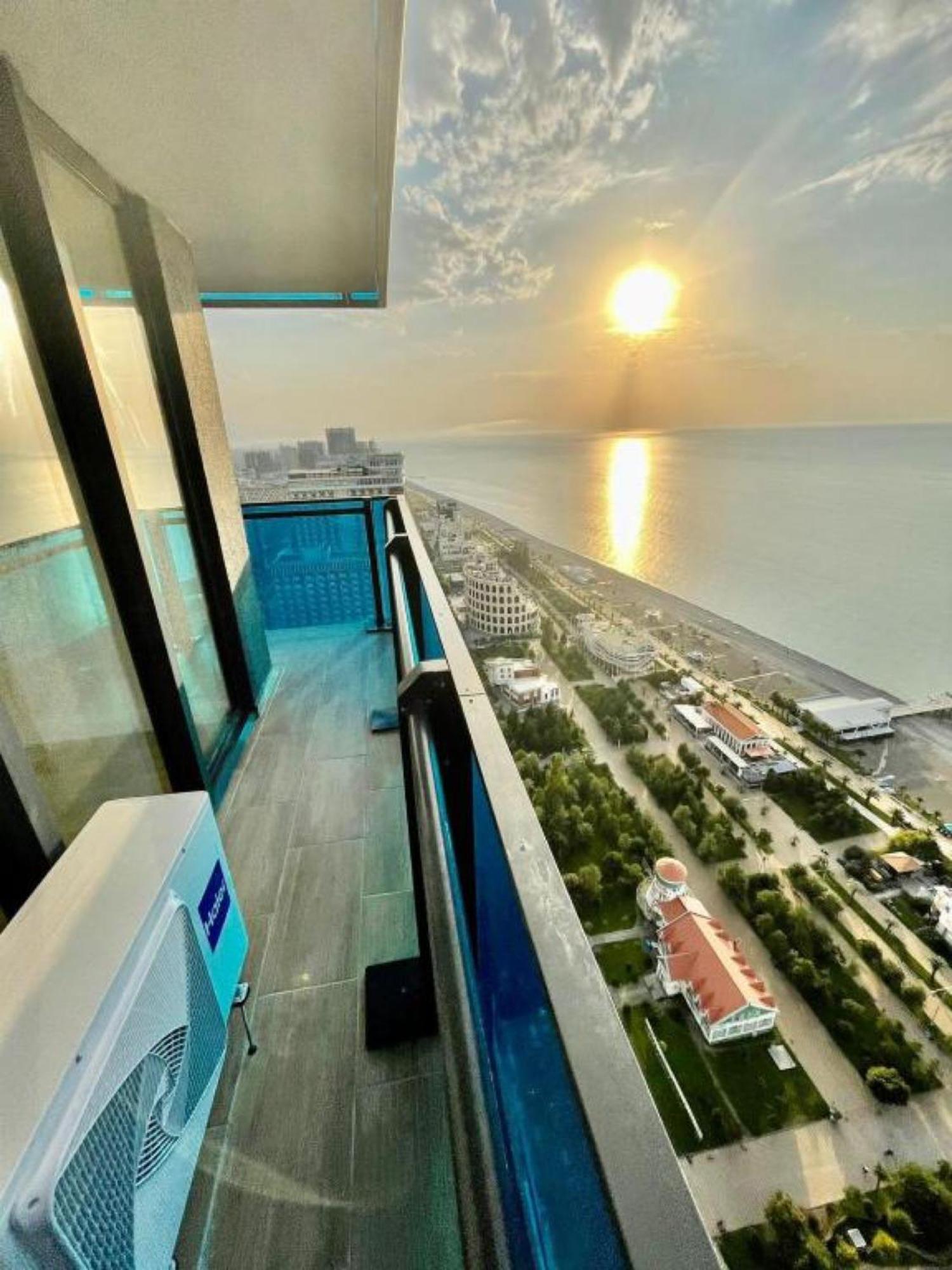 Delux Sea View Aparthotel In Orbi City Batumi Ngoại thất bức ảnh